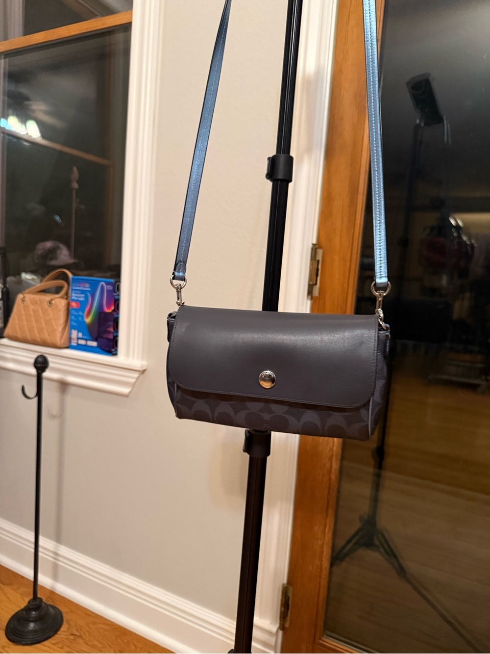 Coach Reversible - Picture 9 of 11
